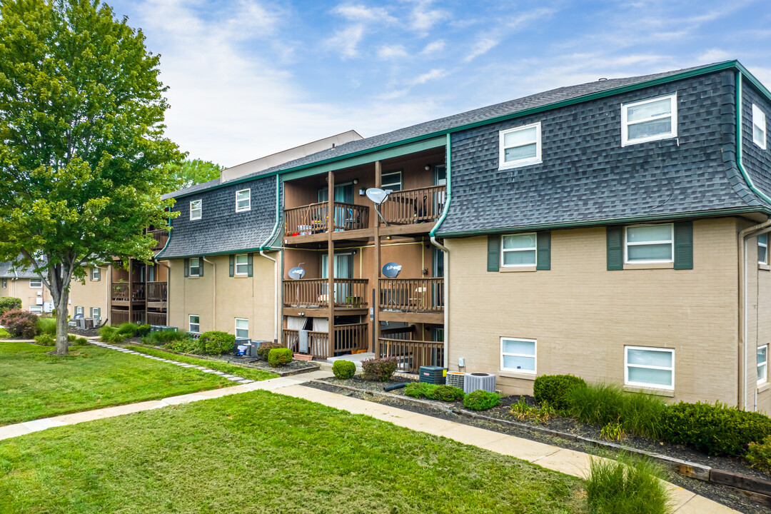 Mission Manor Apartments in Kansas City, KS - Building Photo