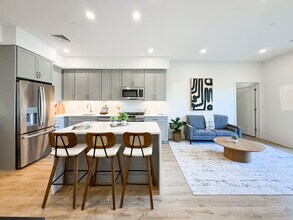 17 Argyle St, Unit 1 in Boston, MA - Foto de edificio - Building Photo