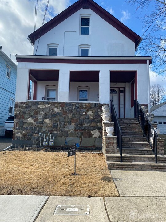 315 Smith St in Woodbridge, NJ - Foto de edificio