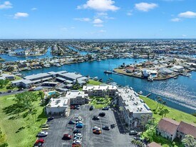 1028 Apollo Beach Blvd in Apollo Beach, FL - Building Photo