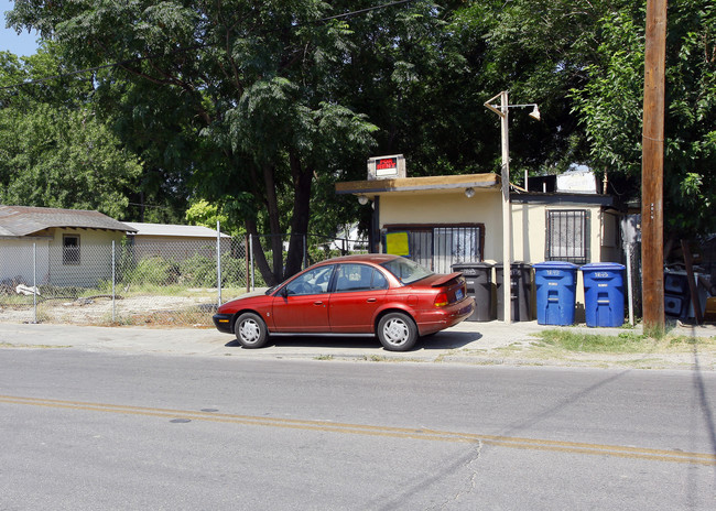 Guzman Apartments in San Antonio, TX - Building Photo - Building Photo