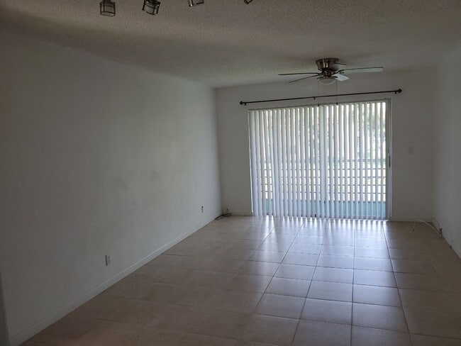 235 Lake Dora Dr in West Palm Beach, FL - Building Photo - Building Photo