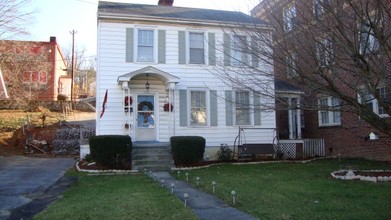 1901 College Ave in Bluefield, WV - Foto de edificio - Other