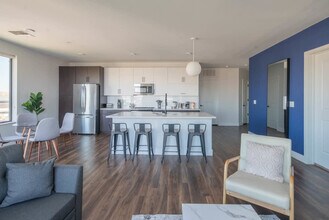 701 W Rio Salado Pkwy in Tempe, AZ - Foto de edificio - Building Photo