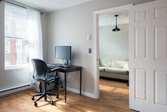 166 Cottage St in Boston, MA - Building Photo - Building Photo