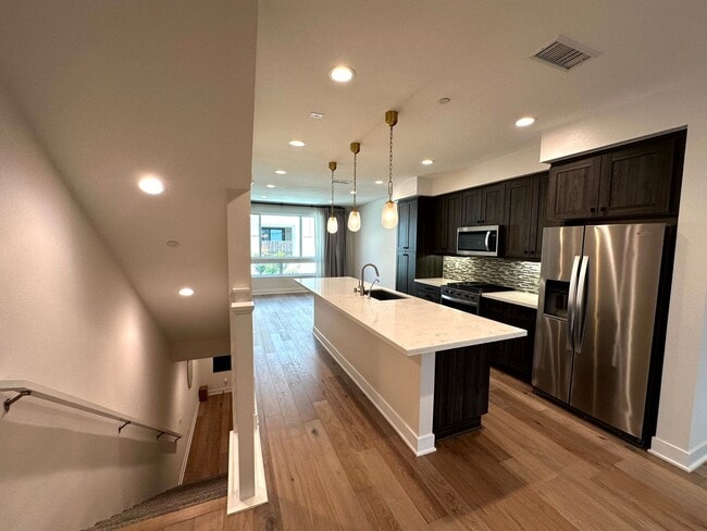 property at 2931 W Exposition Pl