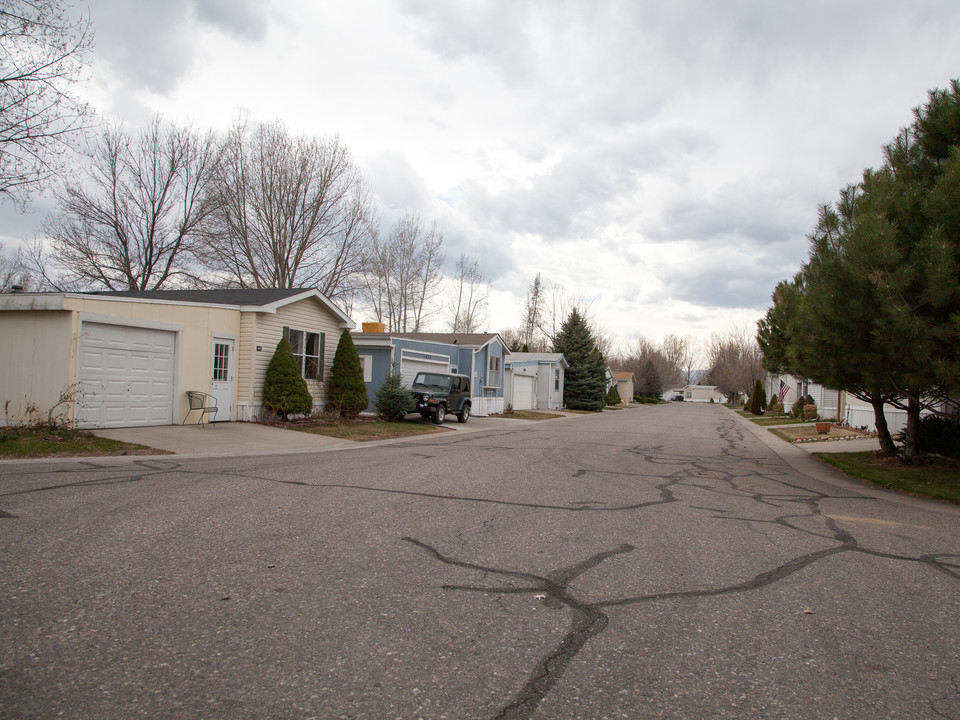 Sunset Mobile Home Park  (Co-Op) in Loveland, CO - Foto de edificio