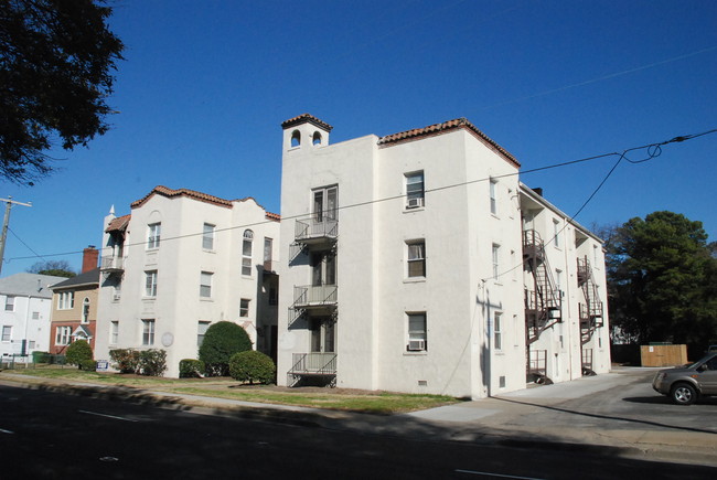 7314 Hampton Blvd in Norfolk, VA - Foto de edificio - Building Photo