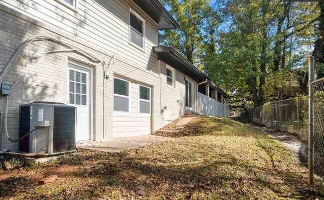 1675 Bouldercliff Ct SE in Atlanta, GA - Building Photo - Building Photo