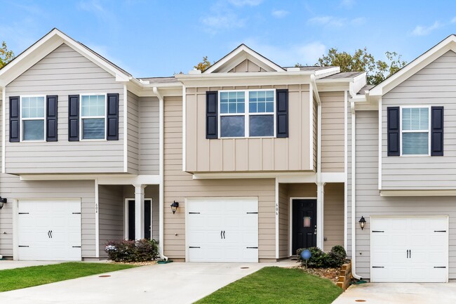 408 Highwood Ln in East Point, GA - Building Photo - Building Photo