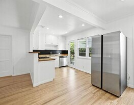 2710 Arizona Ave, Unit D in Santa Monica, CA - Building Photo