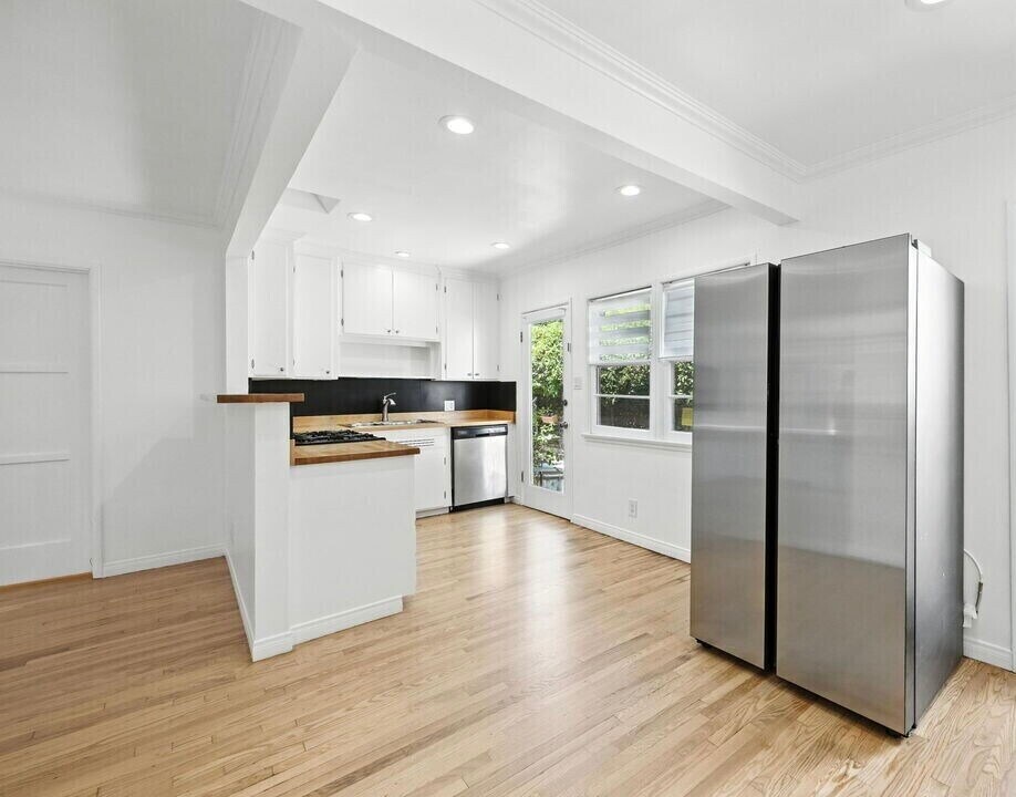 2710 Arizona Ave, Unit D in Santa Monica, CA - Foto de edificio