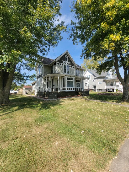 700 N Main St, Unit 1 in Abingdon, IL - Building Photo