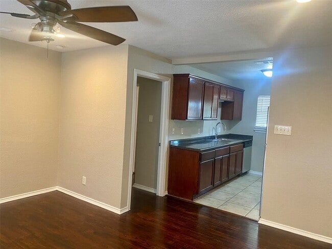 1211 Stone Dr in Irving, TX - Building Photo - Building Photo