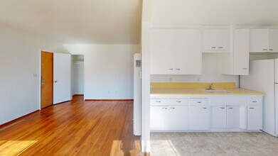 855 C Ave in Coronado, CA - Foto de edificio - Building Photo