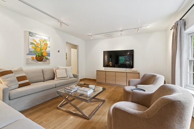 14 Cooper Ln in East Hampton, NY - Building Photo - Building Photo