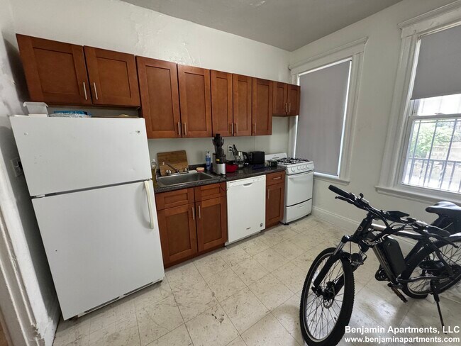 1640 Commonwealth Ave, Unit 6 in Boston, MA - Building Photo - Building Photo