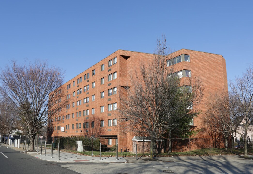 William B. Moore Manor Apartments in Philadelphia, PA - Building Photo