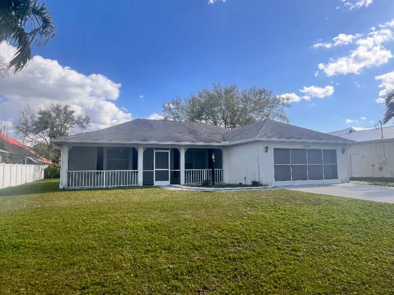 2574 SE Victory Ave in Port St. Lucie, FL - Building Photo