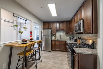 Renaissance Properties in North Brunswick, NJ - Foto de edificio - Building Photo