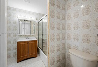 1400 NE 169th St in Miami, FL - Building Photo - Building Photo