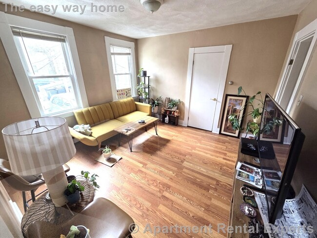 273 Cardinal Medeiros Ave, Unit #1 in Cambridge, MA - Building Photo - Building Photo