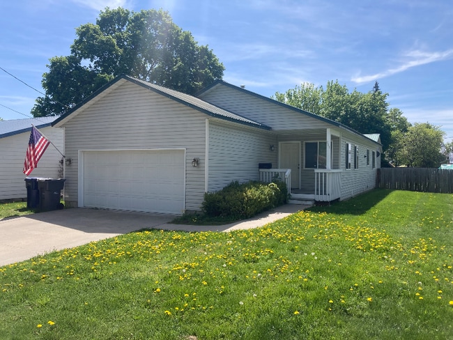 property at 913 Pine St