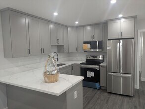 956 N Gordon St in Pomona, CA - Building Photo - Building Photo