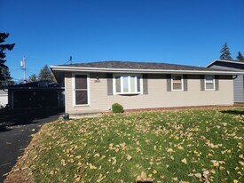 1250 Burnette St in Neenah, WI - Building Photo