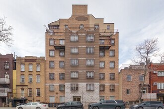 177 Taylor St in Brooklyn, NY - Foto de edificio - Building Photo