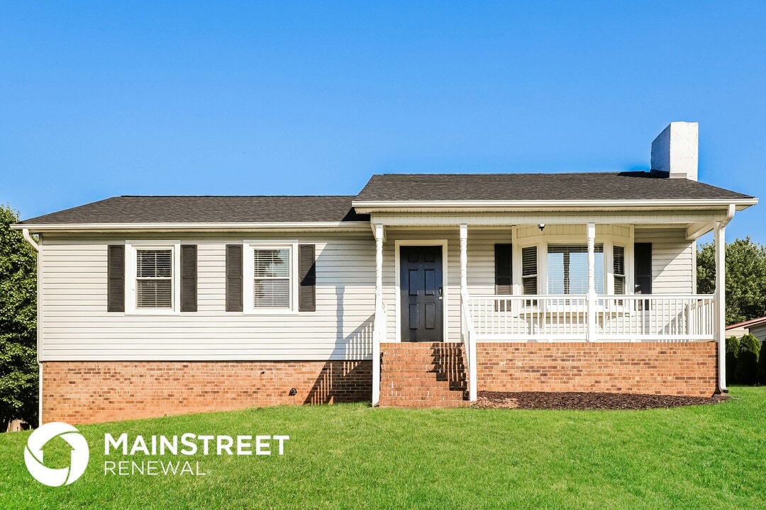 6102 Hunters Ridge Dr in Lexington, NC - Building Photo