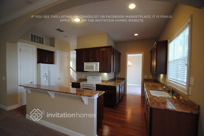 6573 Simone Shores Cir in Apollo Beach, FL - Foto de edificio - Building Photo