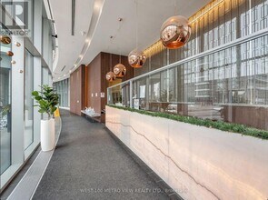 115 McMahon Dr in Toronto, ON - Building Photo - Building Photo