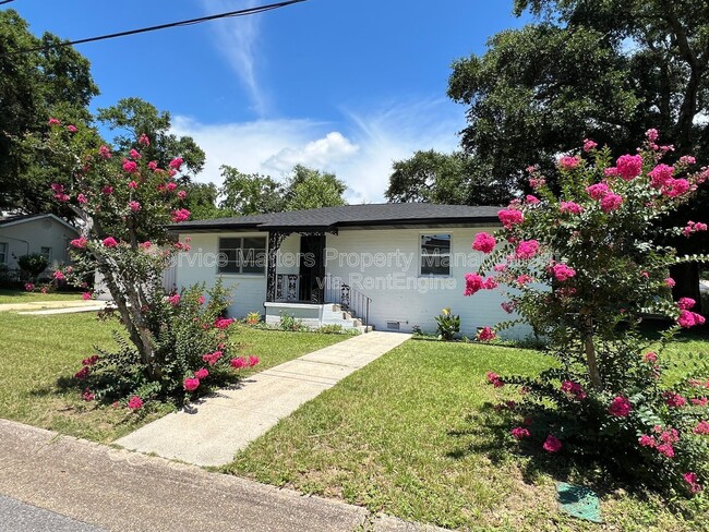 property at 1922 W Gregory St