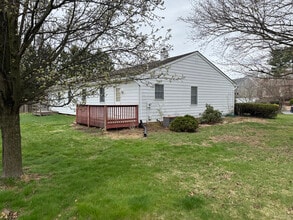 92 Jonathan Dr in Easton, PA - Building Photo - Building Photo