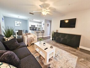 8923 Manor Loop, Unit 106 Lakewood Retreat in Lakewood Ranch, FL - Foto de edificio - Building Photo