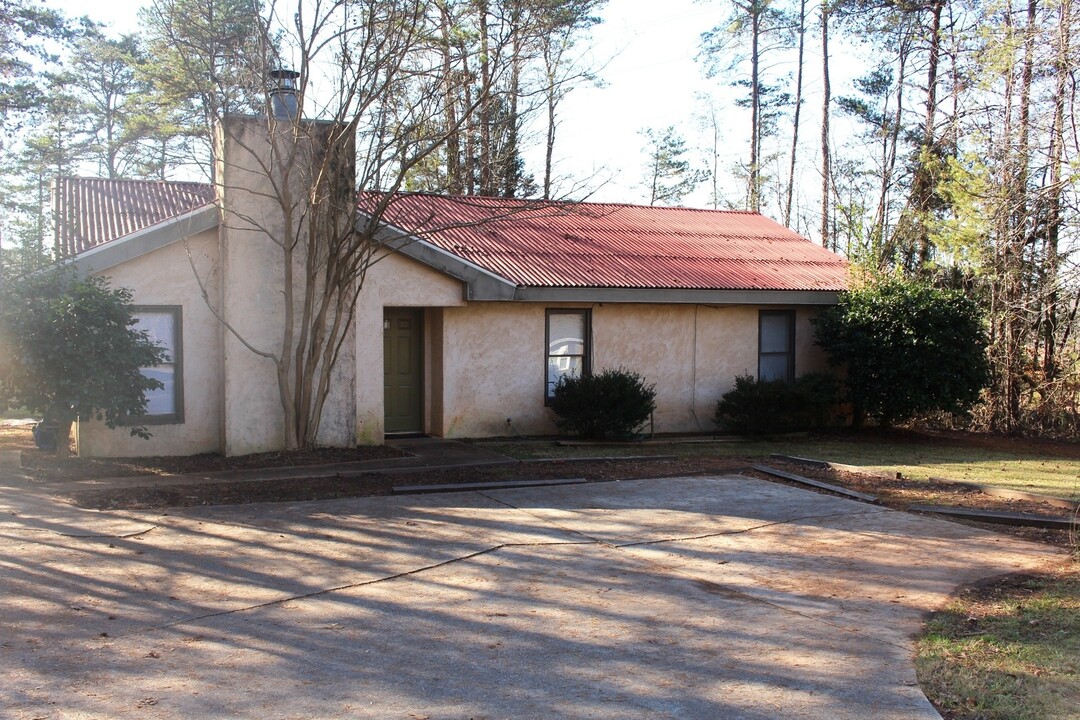 809 Madden Bridge Rd in Central, SC - Building Photo