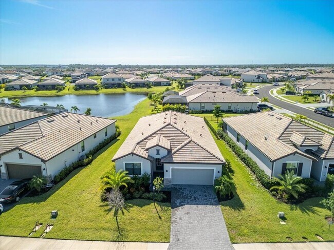 5161 Coral Reef Wy in Bradenton, FL - Building Photo - Building Photo