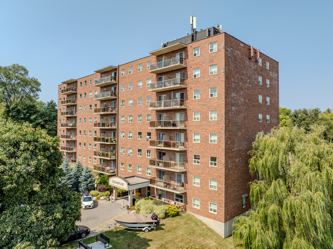 Cedarpoint Apartments in Cambridge, ON - Building Photo - Building Photo