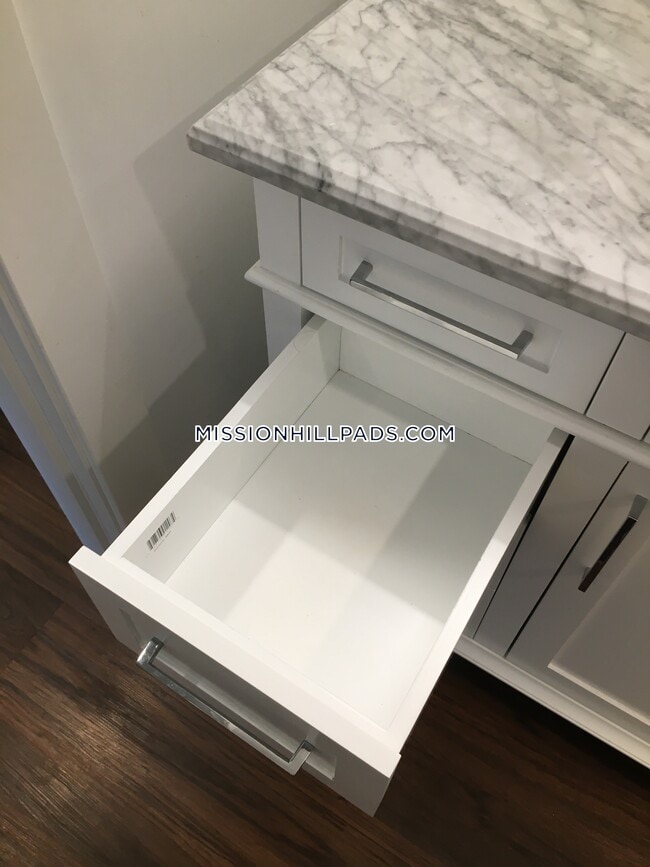 70 Parker Hill Ave-Unit -103 in Boston, MA - Foto de edificio - Building Photo