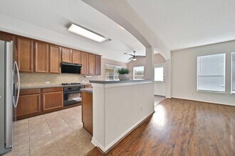 815 McIntosh Bend Dr in Stafford, TX - Building Photo - Building Photo