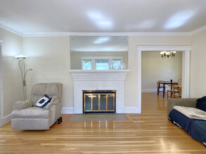 129 Oxford Rd, Unit 2 in Newton, MA - Building Photo - Building Photo