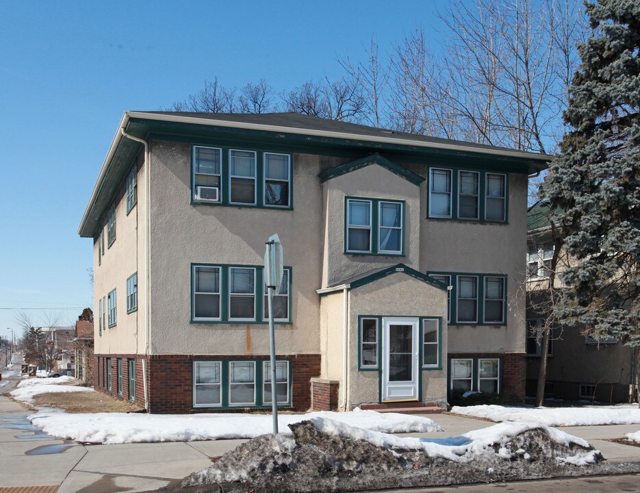 3201 Girard Ave N in Minneapolis, MN - Building Photo