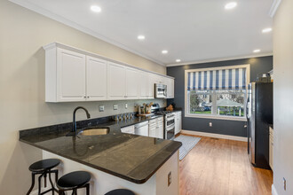 131 Court St, Unit 5 in Exeter, NH - Building Photo - Building Photo