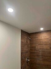 2111 NW 60th Ave in Sunrise, FL - Foto de edificio - Building Photo