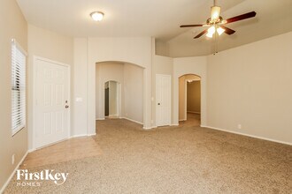 8764 W Laurel Ln in Peoria, AZ - Foto de edificio - Building Photo