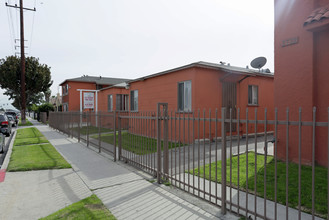 Ardmore Apartments in South Gate, CA - Foto de edificio - Building Photo