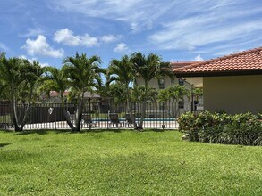 21902 Lake Forest Cir in Boca Raton, FL - Building Photo - Building Photo