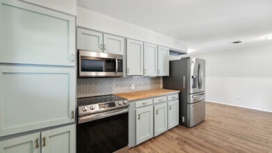 476 Granada Dr in New Braunfels, TX - Building Photo - Building Photo