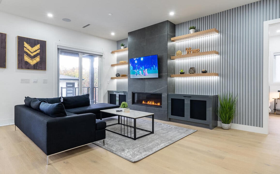 11590-11580 80 Ave in Delta, BC - Building Photo